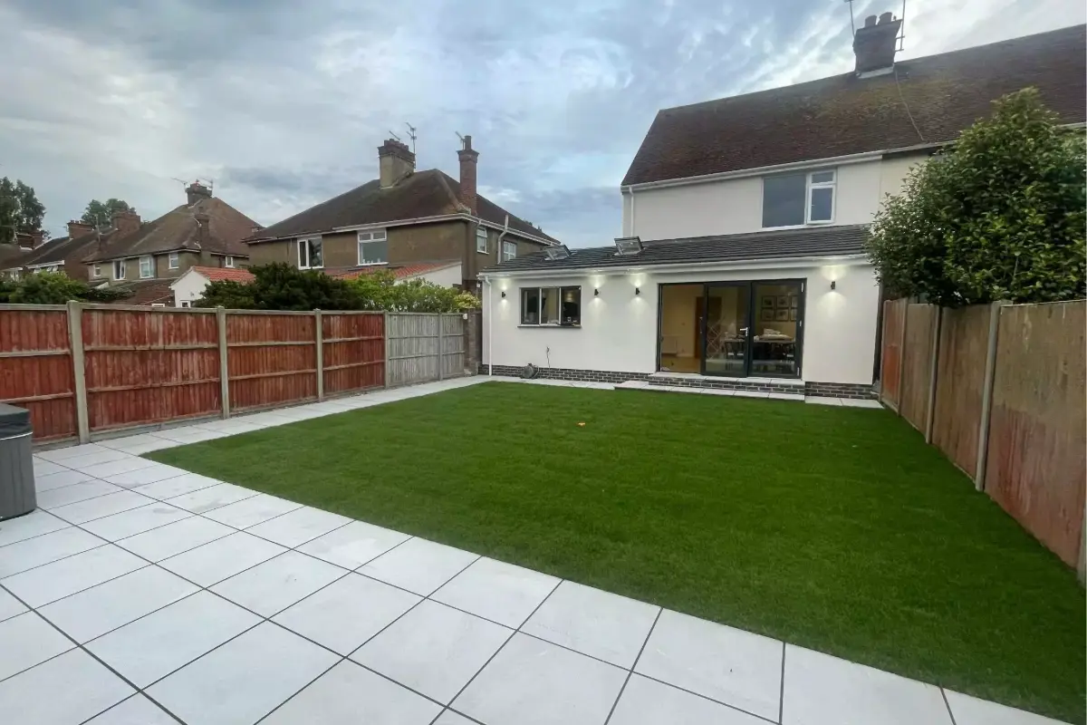 White porcelain tiles with artificial grass